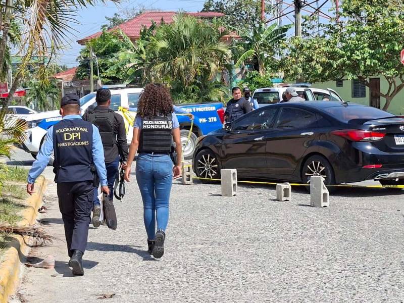 Agentes de la DPI realizan las primeras diligencias en la escena.