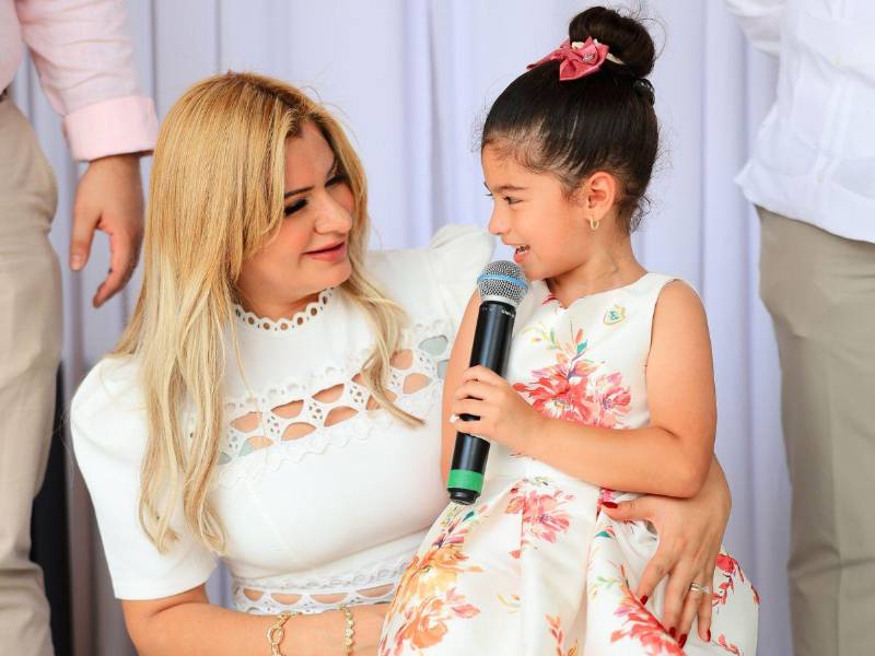 Emma Valentina Valladares durante el evento ofreció un dulce y dedicado mensaje a su padre y su familia.