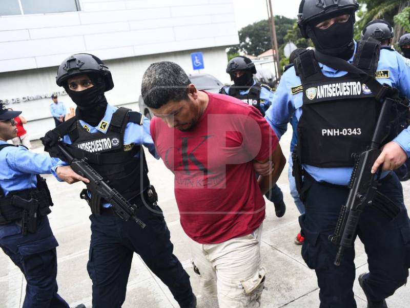 Los capturados fueron llevados ayer a las instalaciones de la DPI en San Pedro Sula.