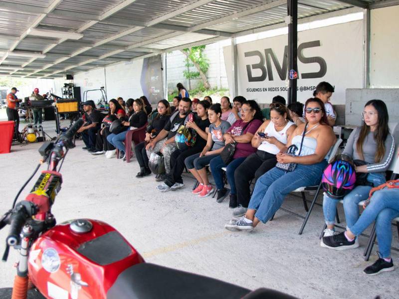 Durante la actividad, los participantes fortalecieron sus conocimientos y confianza para una conducción responsable.