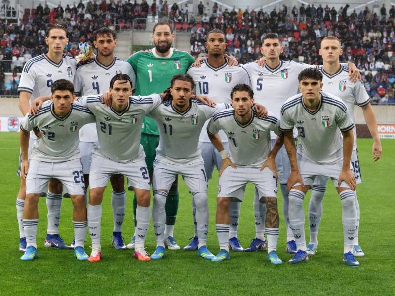 Italia suma dos mundiales consecutivos de no clasificarse por ello buscan un entrenador con experiencia.