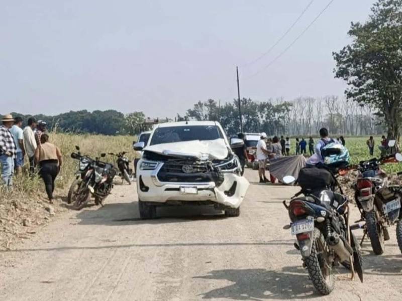 Vehículo tipo pick up involucrado en el accidente donde murió la joven Katherine Oliva Moncada, de 17 años, en la comunidad de La Mora, San Manuel, Cortés.