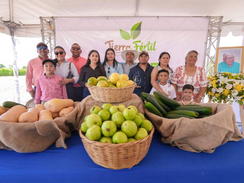 Walmart reconoce la excelencia agrícola de Franklin Noé Cáceres Arita en Honduras