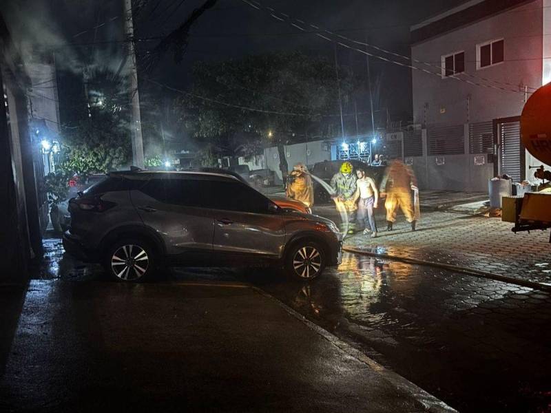 La unidad de bomberos en acción.