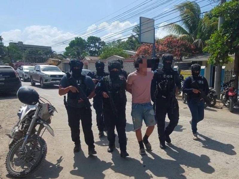 Las investigaciones apuntan a que varias personas participaron en el crimen y que aún faltan más capturas por ejecutar.