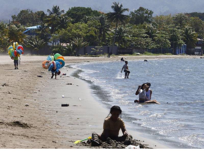 Puerto Cortés, la principal ciudad portuaria de Honduras y uno de los puertos más importantes y eficientes de Centroamérica, se posiciona también como uno de los destinos más visitados durante la <b>Semana Santa</b>. Ubicada en la costa atlántica, a solo una hora de San Pedro Sula, la ciudad combina su relevancia en el comercio marítimo con una variada oferta turística que atrae cada año a miles de veraneantes.