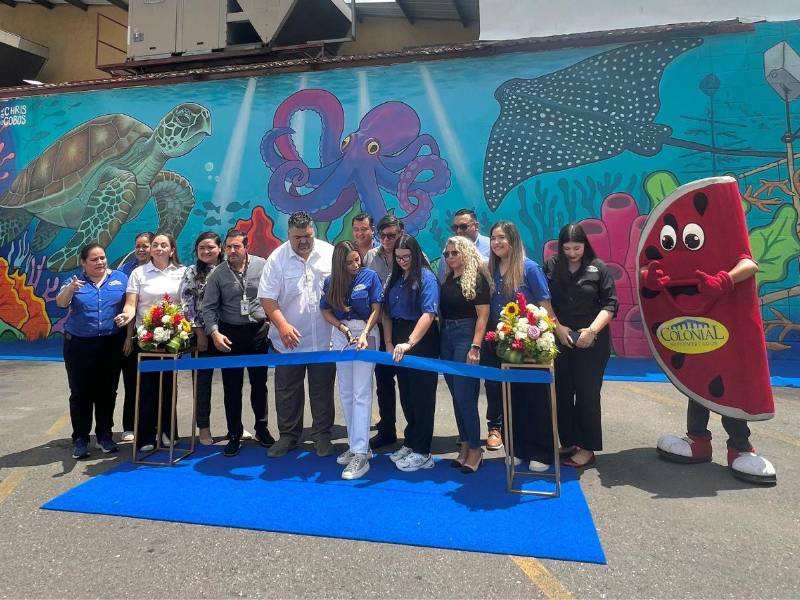 Supermercados Colonial presentó el mural en honor a Roatán Marine Park