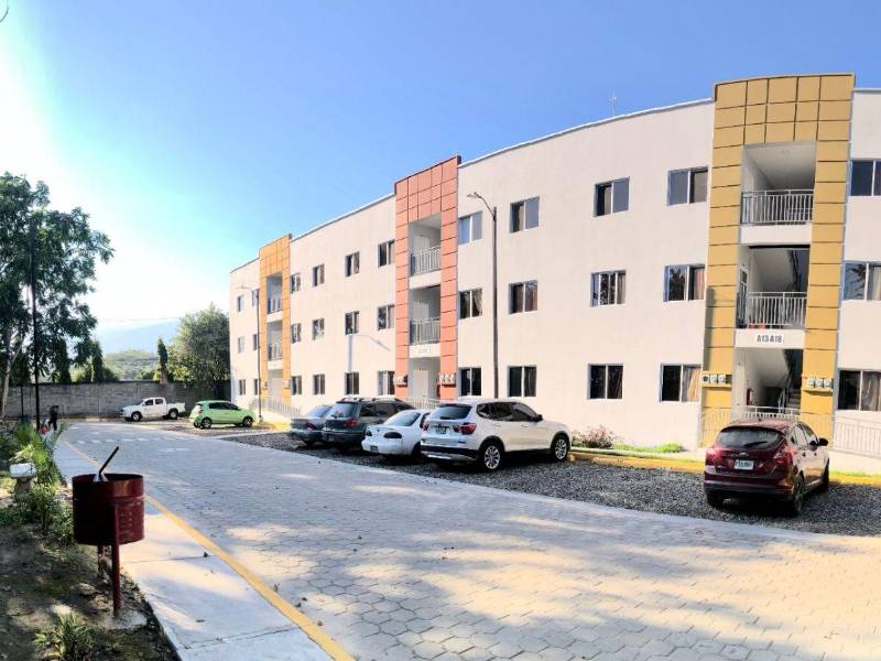 El proyecto Condominios Hábitat de la Cordillera, primera etapa, está conformado por tres edificios de tres niveles, con seis condominios por nivel, para un total de 54 unidades.