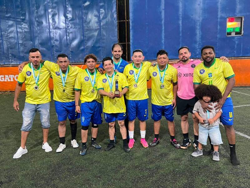 El segundo lugar del torneo de futbolito fue para los representantes de Soluciones.