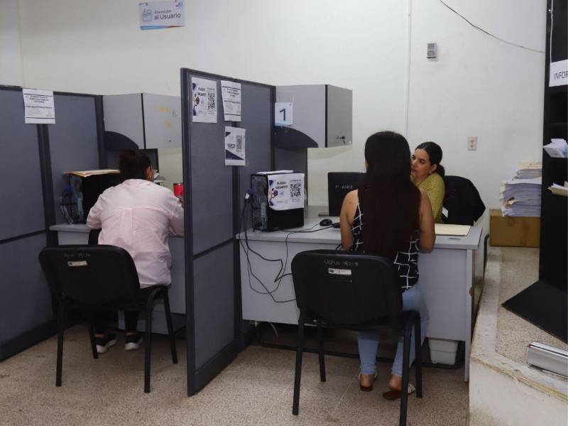 La Secretaría de Trabajo ofrece un servicio gratuito de bolsa de empleo e intermediación laboral, donde las empresas solicitan personal y los buscadores pueden aplicar a vacantes en todo el país.