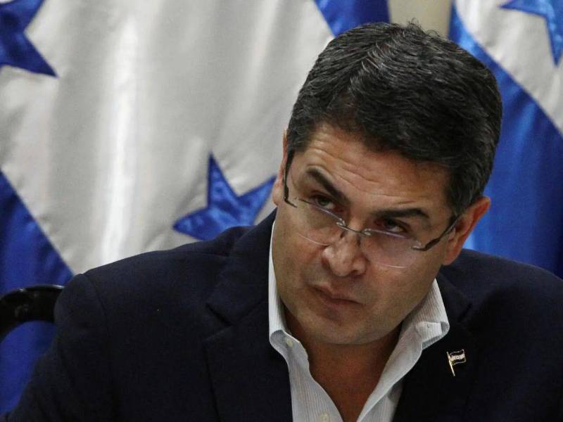 El expresidente de Honduras, <b>Juan Orlando Hernández</b>, rechazó las acusaciones de la <a rel=nofollow noopener noreferrer href=https://www.laprensa.hn/honduras/honduras-jueves-castro-realizara-traspaso-mando-fuerzas-armadas-MO28627759 target=_blank>presidenta Xiomara Castro </a>sobre presuntas amenazas al orden constitucional, asegurando que dichas afirmaciones carecen de fundamento.