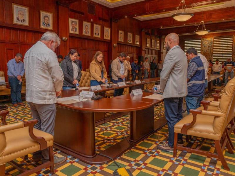 Las autoridades municipales y de la SIT presenciaron la apertura de ofertas para la primera obra en San Pedro Sula y otra en Villanueva, Cortés.