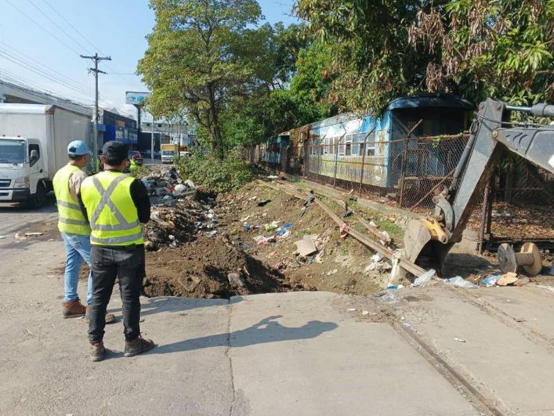Los equipos municipales y de la concesionaria comenzaron a trabajar para limpiar la ciudad en el megaoperativo iniciado por el alcalde Roberto Contreras ante las constantes denuncias.
