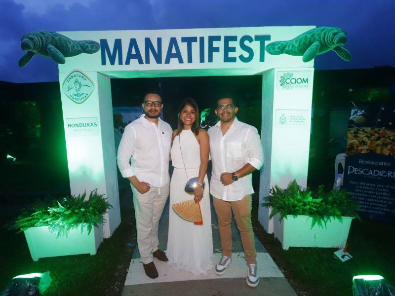 Fabrizio Martínez, Tania Lozano y Bayron Ordoñez de parte de Banco LAFISE durante la gala del primer Manatí Fest.