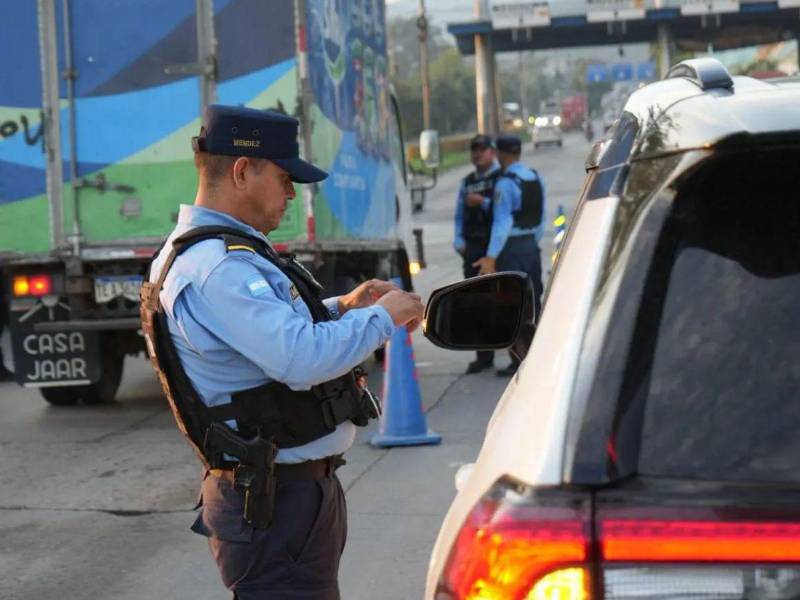La Policía instaló más de 270 puntos de control y decomisó más de 550 licencias durante el Feriado Morazánico.