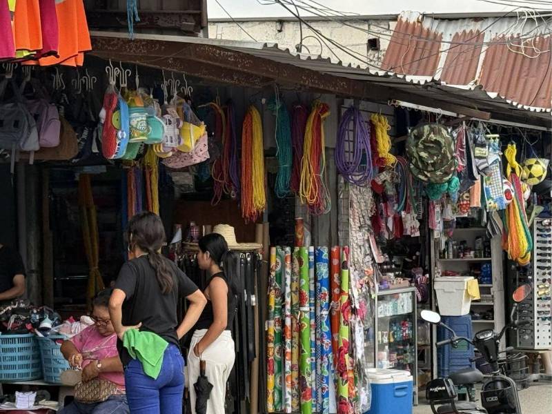 La informalidad en el municipio ha crecido. En 2020, el censo contabilizaba más de 8,500 empresas, mientras que entre 2025 y 2026 la alcaldía ha emitido menos de 3,500 permisos de operación.