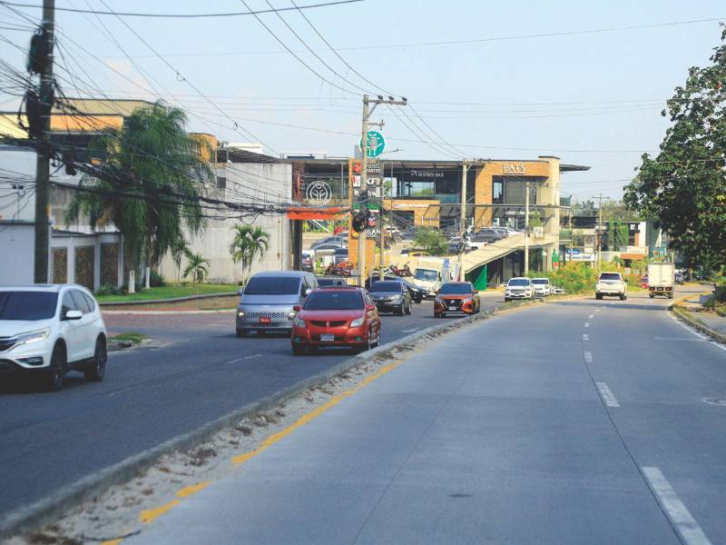 Nuevas plazas comerciales se desarrollan desde la coonstrucción del bulevar.