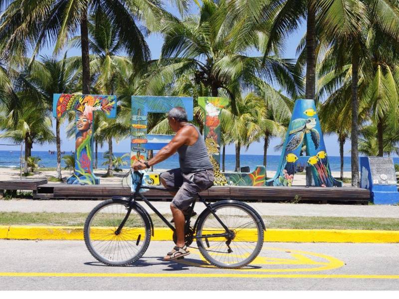 El municipio de Tela, situado en la costa norte de Honduras, es uno de los destinos de playa más importantes del país y de Centroamérica. Se distingue por su mezcla única de naturaleza exuberante, cultura garífuna y playas de arena dorada.