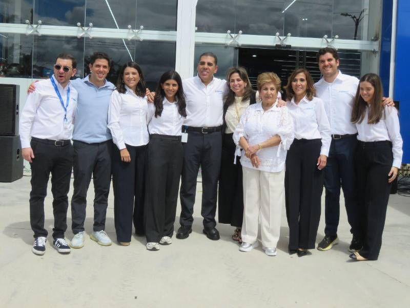 Villanueva da la bienvenida a la nueva tienda Diunsa, una inversión para el desarrollo local