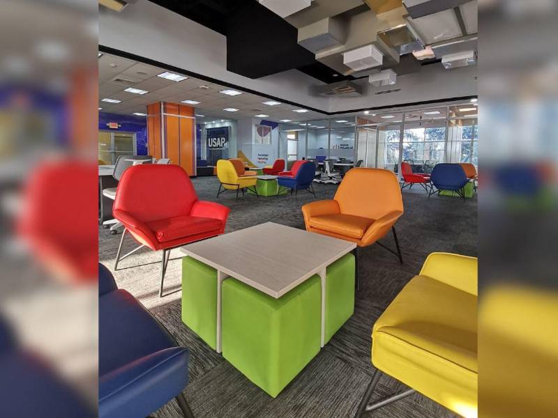 El Coworking Space, ubicado en la Torre Universitaria Jorge Emilio Jaar, cuenta con todas las condiciones necesarias para que los jóvenes hondureños puedan interactuar y desarrollarse en todo lo relacionado con la innovación digital.