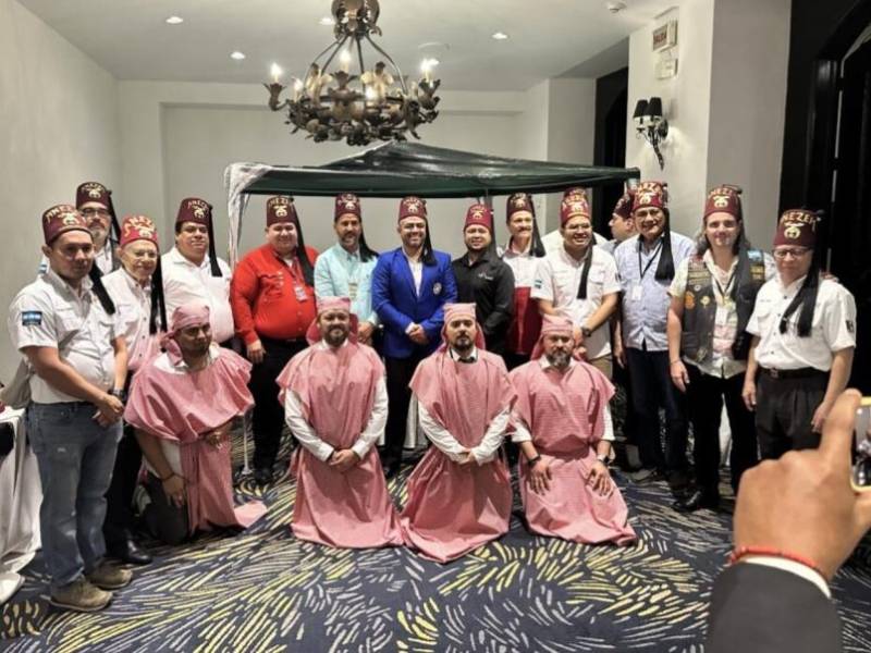 La masonería ha sido influenciada por la filosofía antigua, incluyendo la filosofía griega y la filosofía hermética. Estas filosofías se han integrado en los rituales y creencias de la masonería.