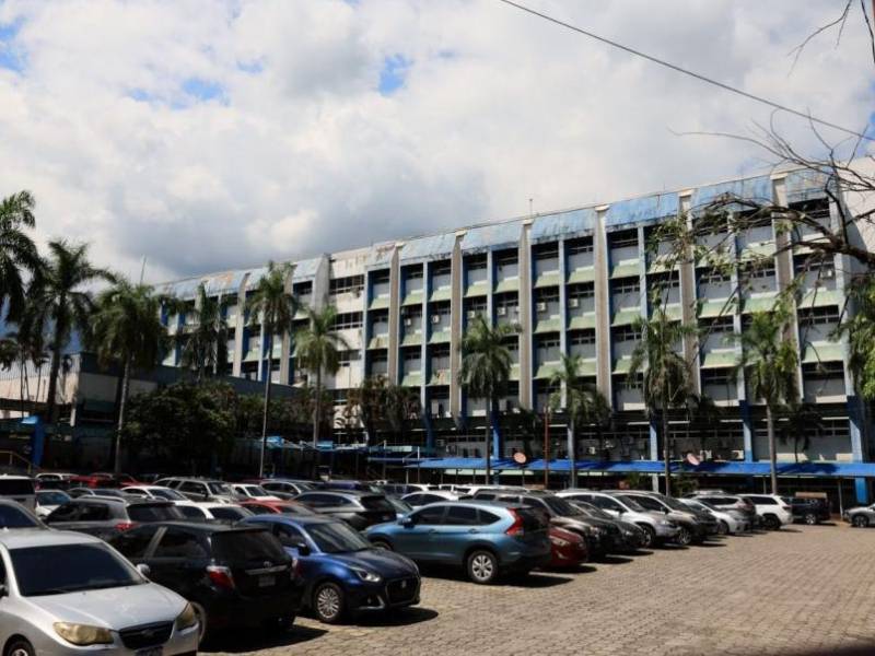Los ciudadanos que tengan citas pendientes y no han recibido la llamada de atención al paciente, pueden acudir al hospital para que su cita sea reprogramada.
