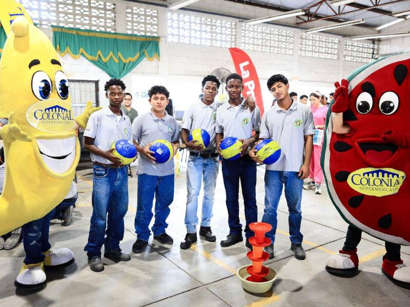 Supermercados Colonial también acompañó la jornada.