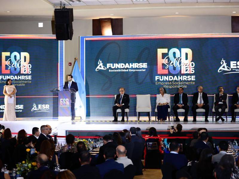 Una noche de gala que reconoció a empresas hondureñas por su destacado desempeño en los aspectos ambientales, sociales y económicos que aportan significativamente al desarrollo sostenible del país.
