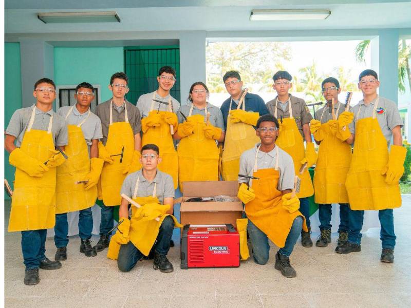 Los estudiantes tienen oportunidad de realizar practicas profesionales en empresas privadas y muchos son contratados.