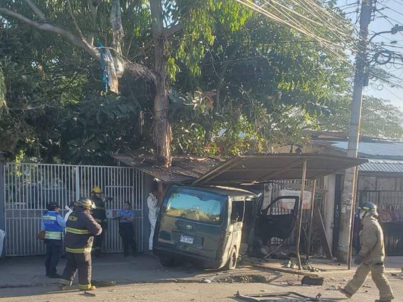 Las víctimas mortales fueron identificadas como José Edgardo Navarro, de 67 años, quien falleció de manera instantánea en el lugar, y Vicente Canales, de 72 años, quien murió mientras era trasladado a un centro asistencial debido a la gravedad de sus lesiones.