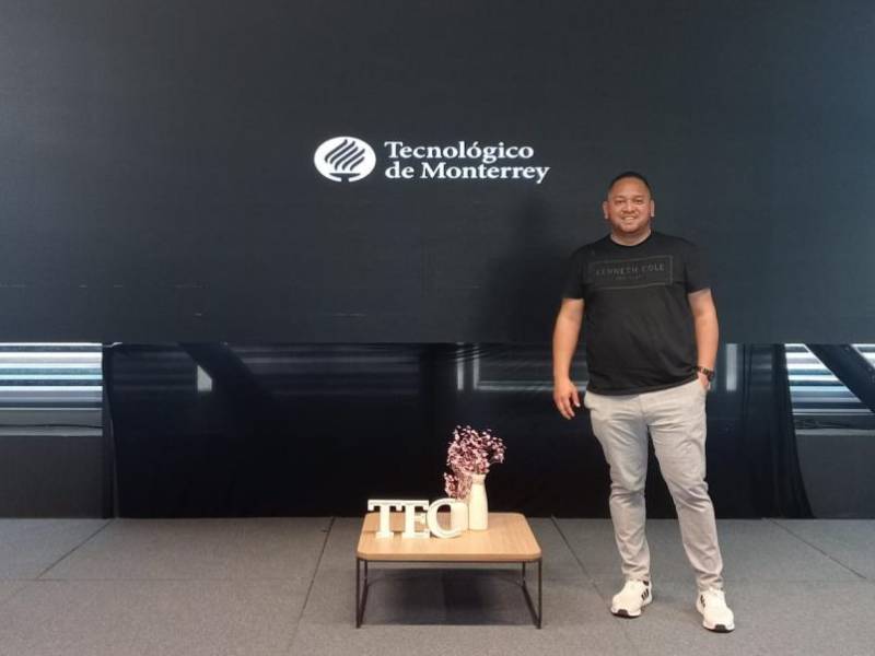 Jorge Maradiaga posa en el Tecnológico de Monterrey, México.