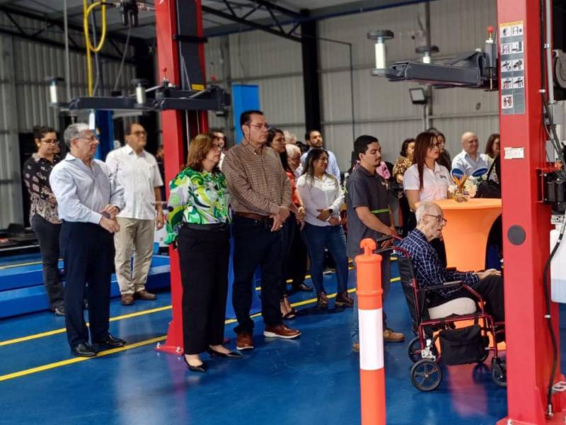 Así se vivió el evento de inauguración de Quick Lane Fleet &amp; Truck Center, con todos los invitados.