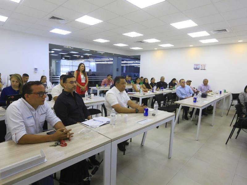 Los presentes conocieron mayores detalles sobre la represa multipropósito El Tablón que tardaría cuatro años en construcción.