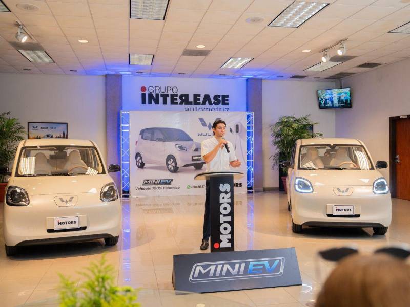 Sebastián R. Jaar, representante de iMotors, durante el lanzamiento oficial de Wuling Honduras, reafirmando el compromiso de la empresa de liderar la evolución de la movilidad sostenible a través de innovación, electrificación y nuevas tecnologías.