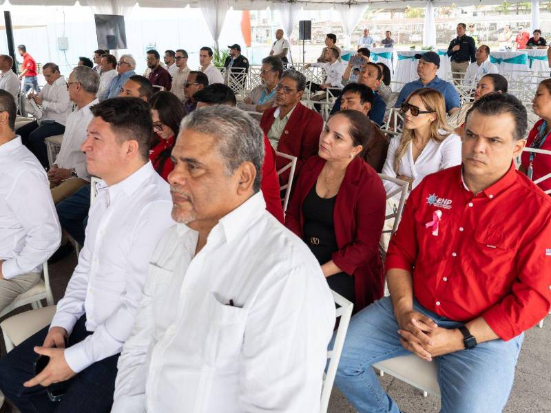 Ejecutivos de Génesis Energías, colaboradores, empresarios e invitados especiales conocieron de primera mano el buque.