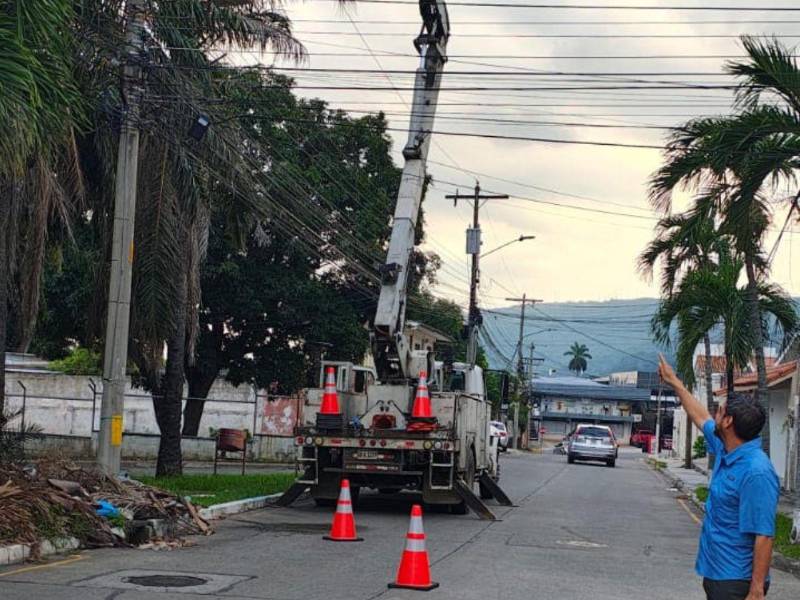 El jefe de la Unidad de Alumbrado Público, Farid Martinez, menciona que se quiere dar vida a los parques y áreas públicas.