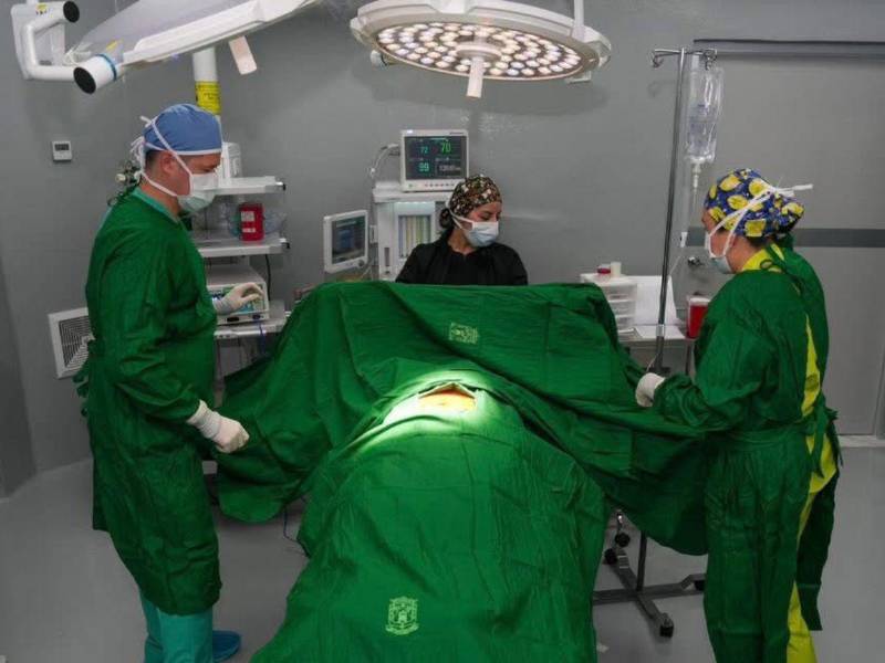 El equipo quirúrgico del policlínico sigue realizando cirugías durante este año gratuitas a pacientes que por años han permanecido en lista de espera.