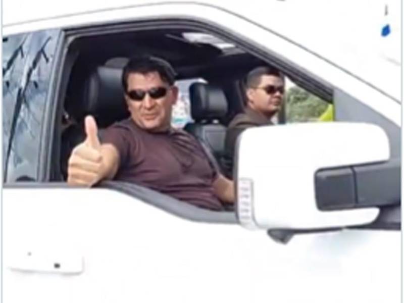 “Chande” llegó a Copán, donde fue recibido por habitantes de la zona que se acercaron para saludarlo y acompañarlo durante su visita.