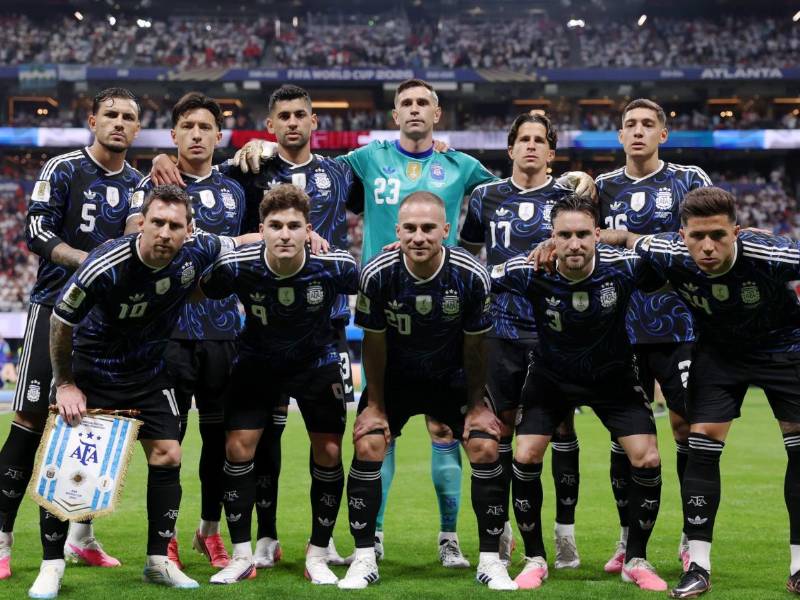Argentina buscará el bicampeonato y Scaloni alista el mejor 11 para medirse a España. Fotos EFE y redes de Argentina.
