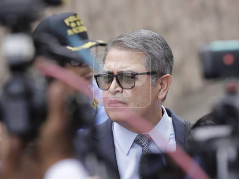 Un juzgado aplazó este miércoles hasta el 18 de agosto la continuación de la audiencia inicial contra el expresidente hondureño Juan Orlando Hernández (2014-2022), al solicitar la defensa más tiempo para analizar las pruebas presentadas por la Fiscalía en el proceso que enfrenta por presunto fraude y lavado de activos.