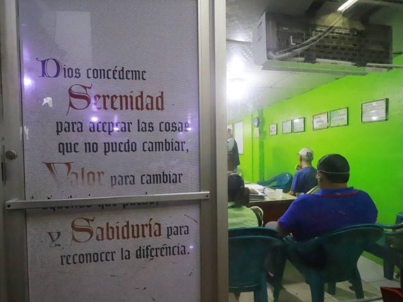 Uno de los fundamentos de los Alcohólicos Anónimos establece que Dios es una de las fuerzas que los ayuda a superar la enfermedad.