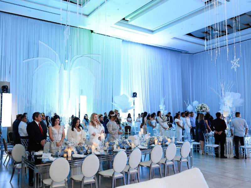 La estética blanca predominó en cada rincón del recinto.