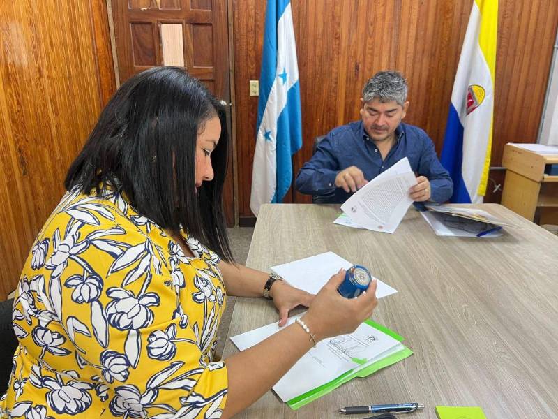 La Liga Contra el Cáncer y Unah Cortés firman convenio de cooperación.