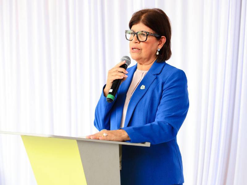 Elena Cuéllar durante la ceremonia de reconocimiento.