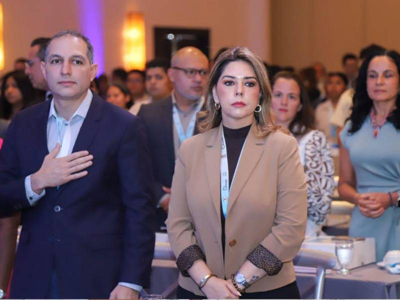 La designada presidencial María Antonieta Mejía se hizo presente en el lanzamiento del programa AWS Entrena Honduras.