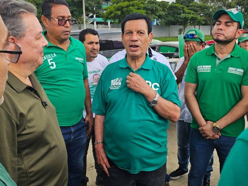 Delio Boquín, candidato de la DC realizó una caminata por barrios y colonias para cerrar su campaña política. Lo acompañó el presidenciable Mario Rivera.