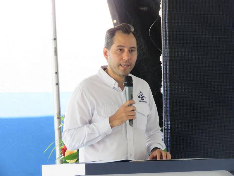 Angelo Casco, Gerente General.