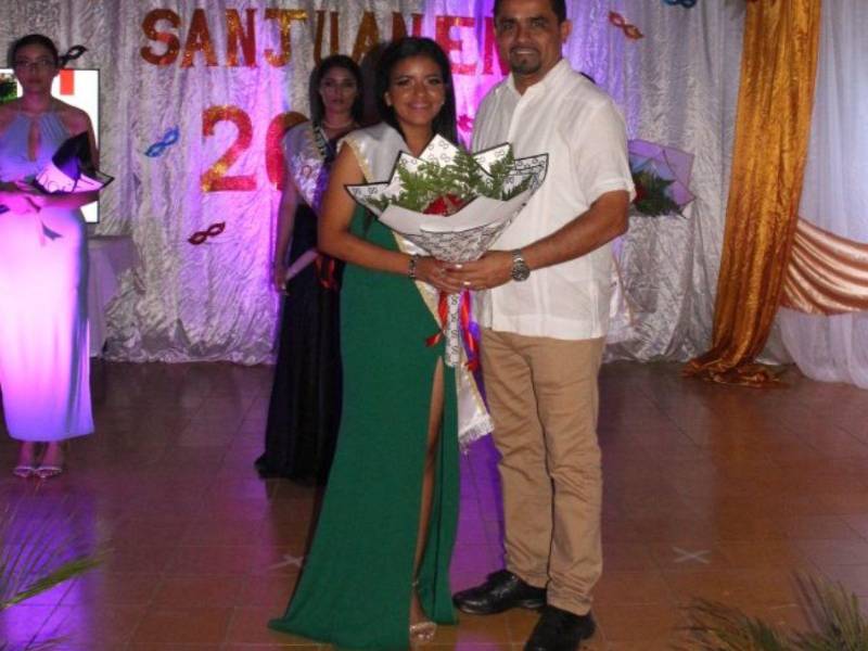 Paola Ramírez, coronada como reina de la Feria de San Juan Pueblo en 2023.