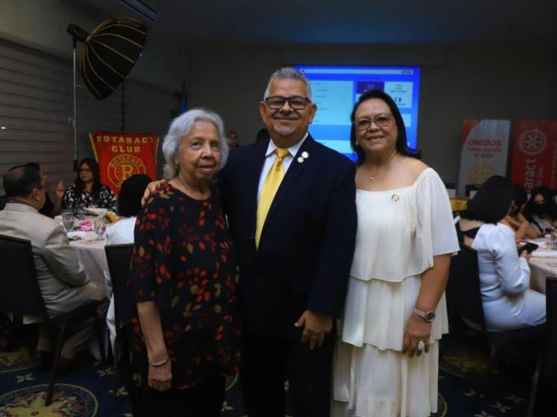 Leda Martínez, Manuel y Liliana Turcios