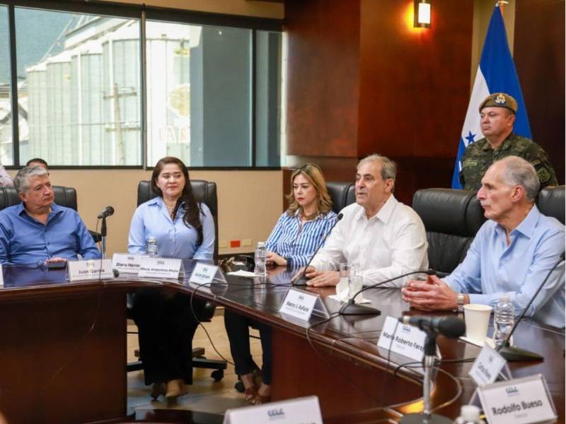 El presidente Nasry Asfura se reunió con empresarios de la zona norte en la Cámara de Comercio e Industrias de Cortés (CCIC).